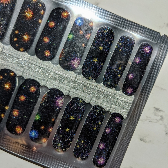 5 for $15 Nail Wraps- Sparkle Like Fireworks - Picture 2 of 4